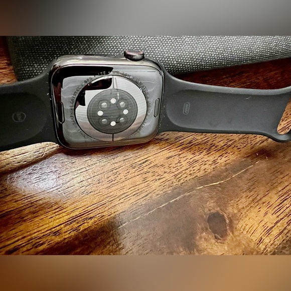 Apple Watch Series 6 (GPS + Cellular) 44mm Ceramic Case with Black Sport Band - Picture 4 of 5